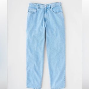 KOTN unisex denim, light wash. Size 29, 30 in length.  EUC.